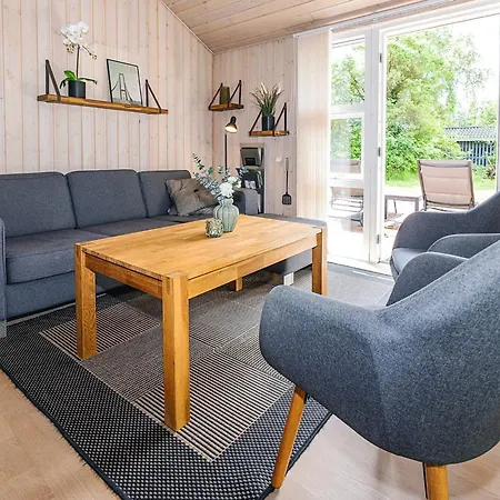 Semesterbostad 6 Person In Hals