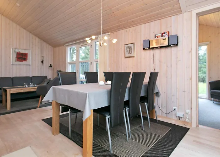 6 Person In Hals-by Traum * Hals